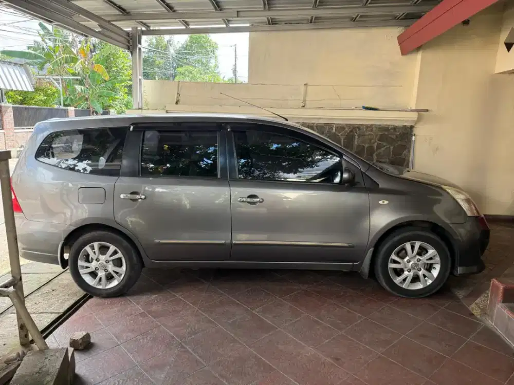 Grand Livina Matic 2013 warna abu