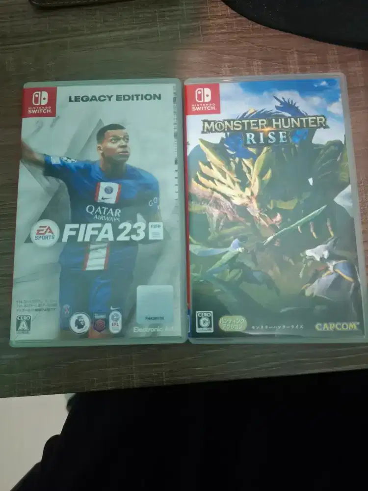 Nintendo switch catridge monster hunter rise & Fifa 2023