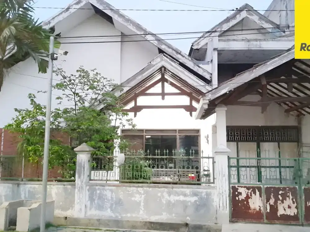 Dijual Rumah Hook Strategis di Jalan Manyar Surabaya Timur