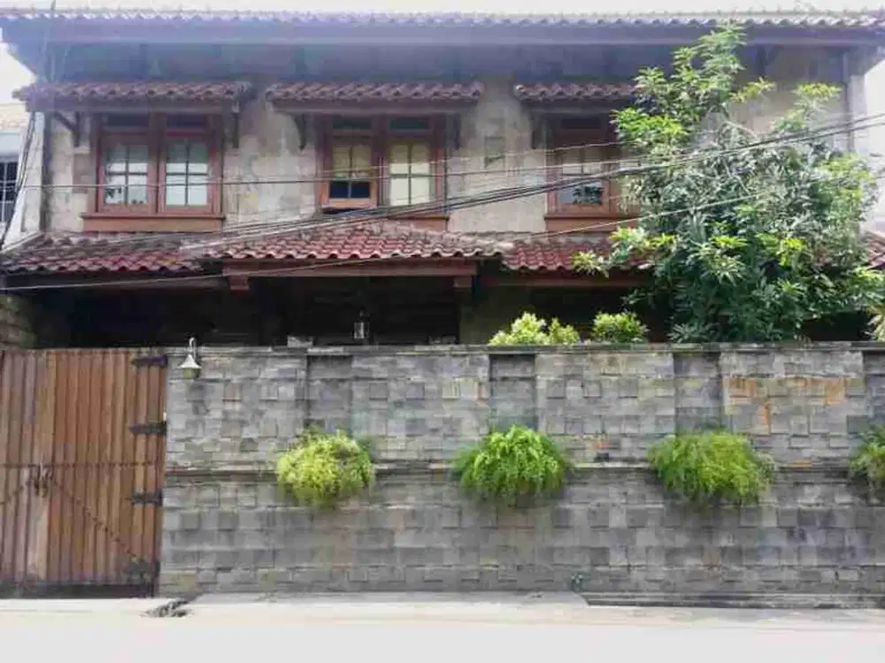 Rumah klasik, mewah.