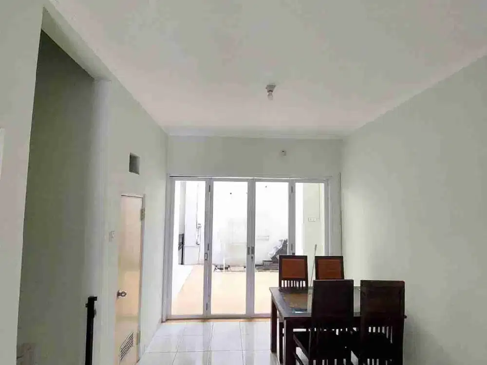 Rumah 2 lantai disewakan dekat BXC Mall Bintaro dan ST. Jurangmangu, Tangerang Selatan