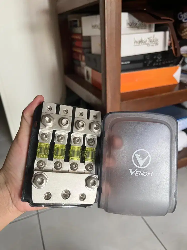Fuse Block Venom Cabang 4 Way Sekring Audio Mobil 100Ampere