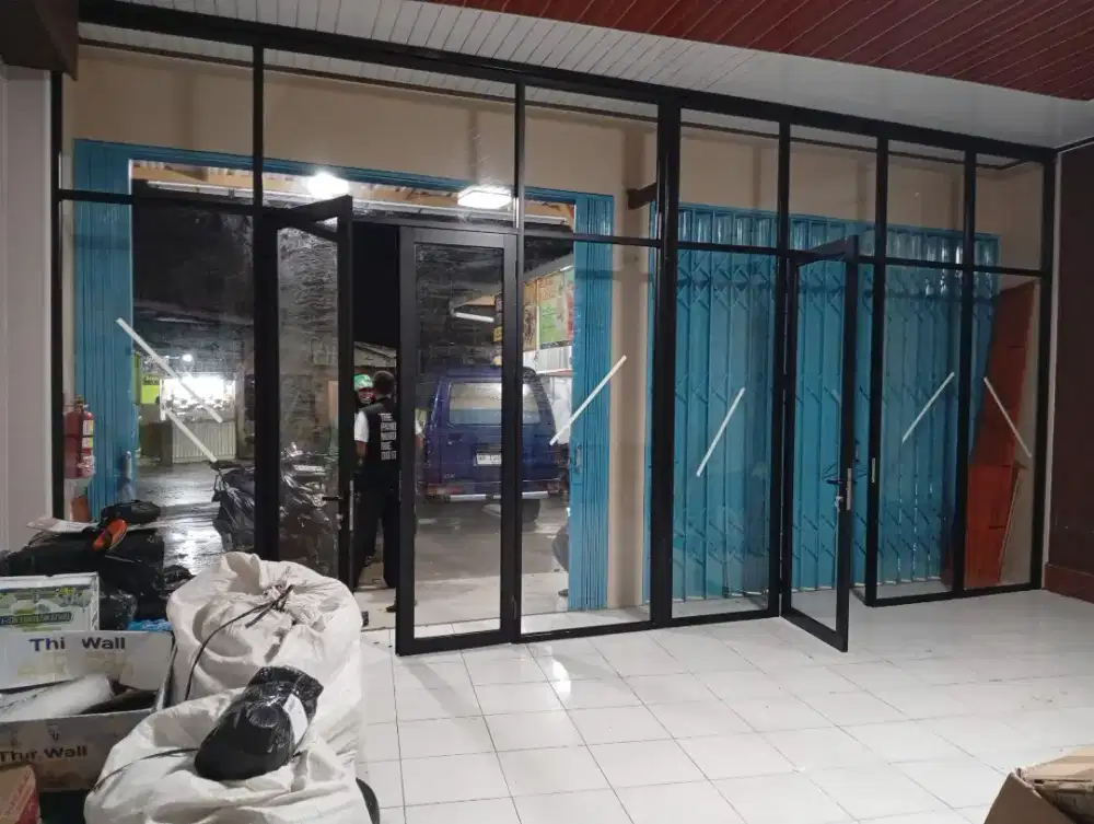Pintu kaca dan sekat ruang kaca aluminium