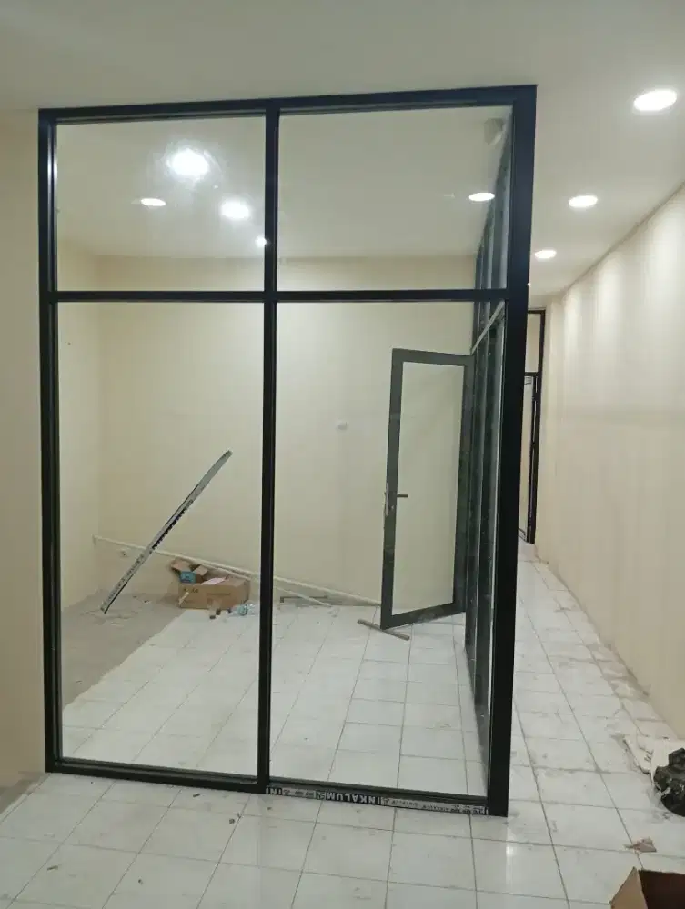 Sekat ruangan, dan pintu kaca aluminium