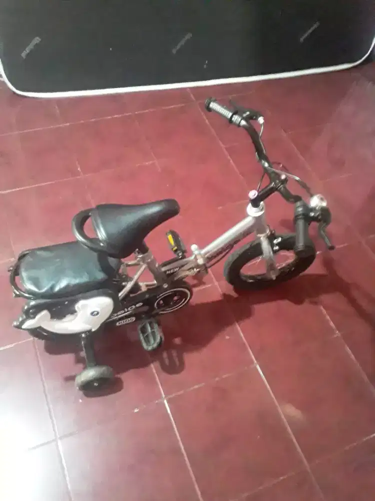 Sepeda roda 4 merk beige