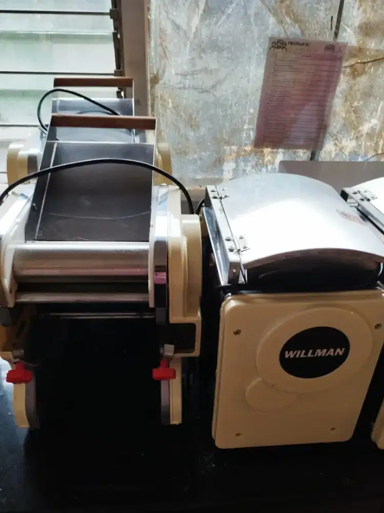 Mesin mie  sepaket mesin aduk