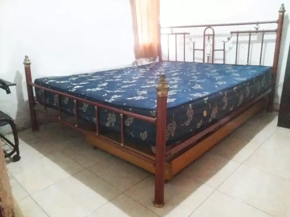 Ranjang kuat kokoh antik  160x200cm