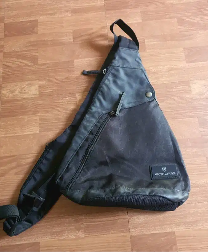 Tas Victorinox Altmont 3.0 Dual-Compartment Monosling + Bonus 1 Tas