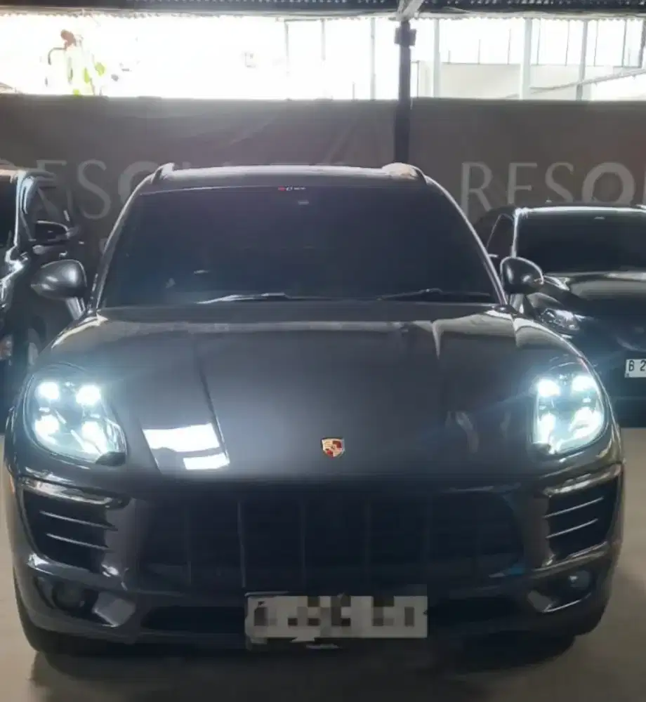 Mobil Porsche Macan 2.0I Tahun 2018