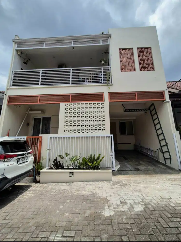 Rumah 2 lantai nyaman lingkungan sehat cocok untuk keluarga