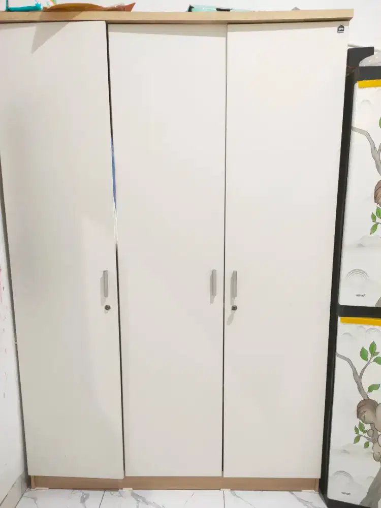 Dijual Lemari PIRA 3 pintu