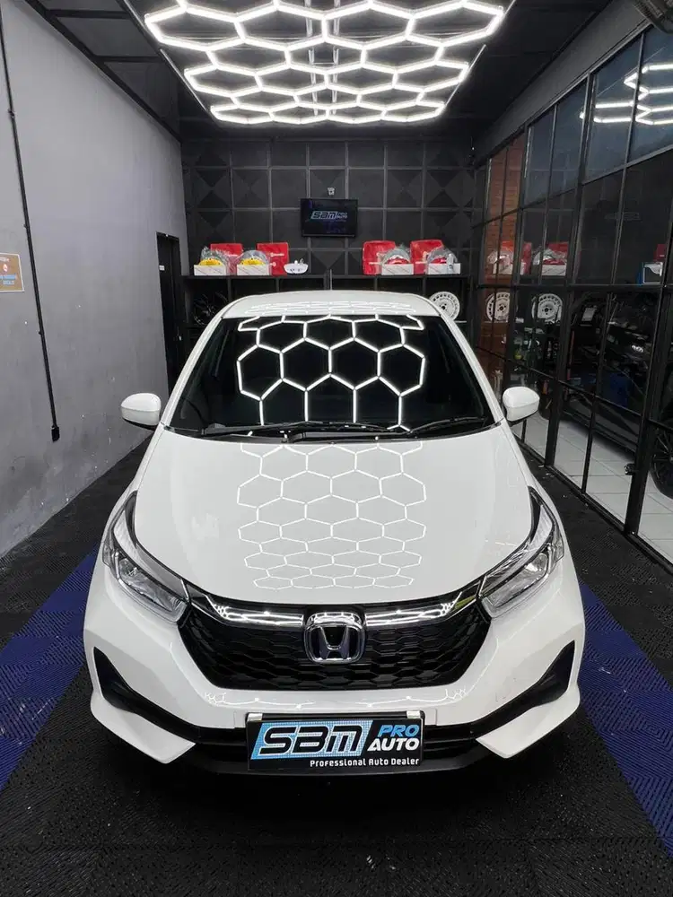 BRIO E 2025 PUTIH LOW KM AT