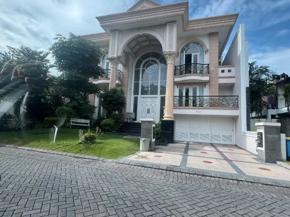 Rumah 2 Lantai Semi Furnish di Pakuwon Indah Villa Bukit Regency