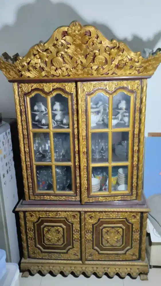 lemari antik khas Palembang