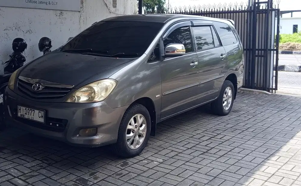 Toyota Kijang Innova 2009 Bensin