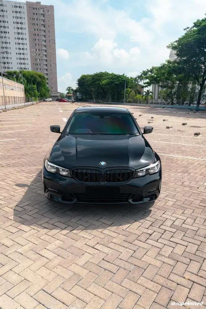 G20 320i 2021 LOW KM