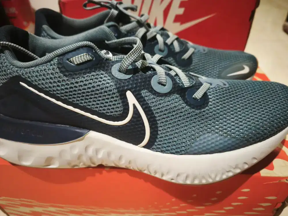 Sepatu Nike Renew BNIB ukuran 44