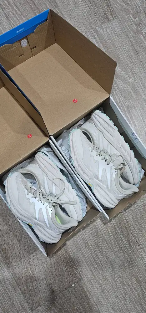 Hoka Speedgoat 5.. BNIB