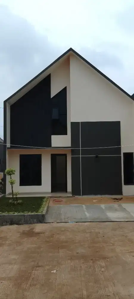 Rumah siap huni 200 m dr angkutan umum 10 menit ke stasiun