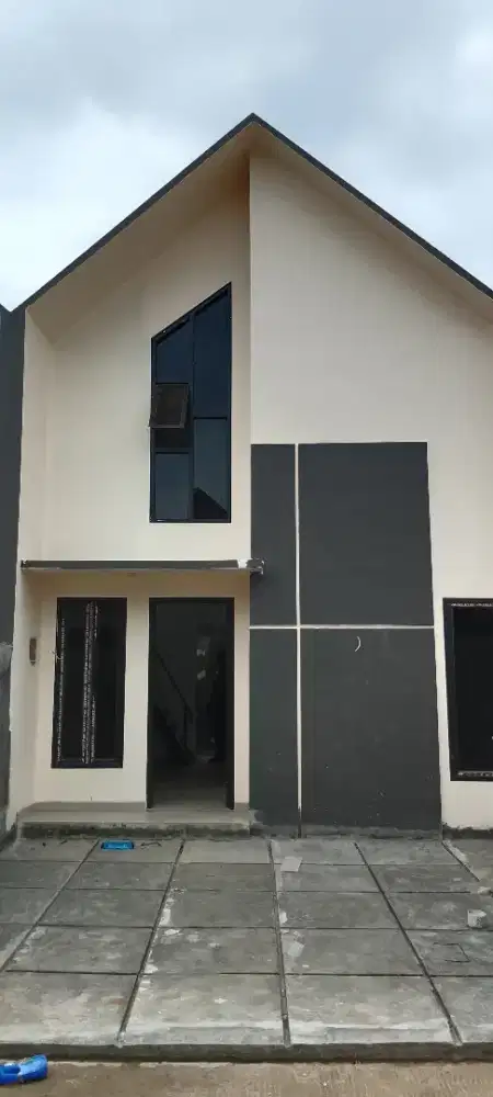 Perum Uwais village 200 m dr angkutan umum 10 menit ke st depok lama