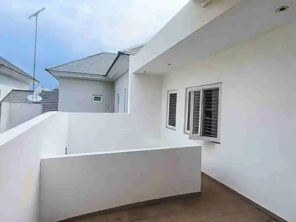Dijual rumah Modern 2 lantai siap huni lokasi strategis Kota Wisata Cibubur