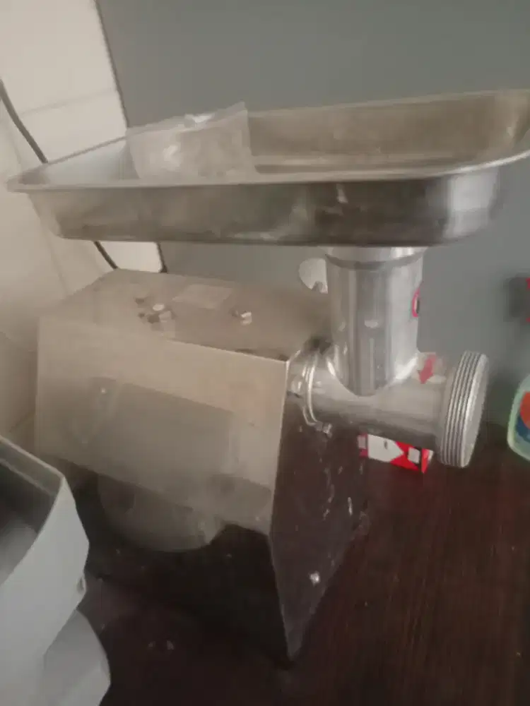 Mesin penggiling daging