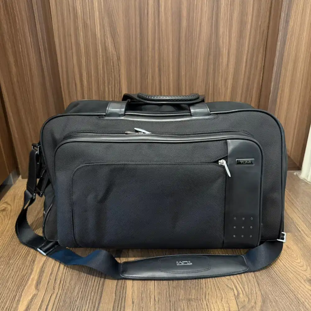 Tumi Arrive Duffle bag original asli