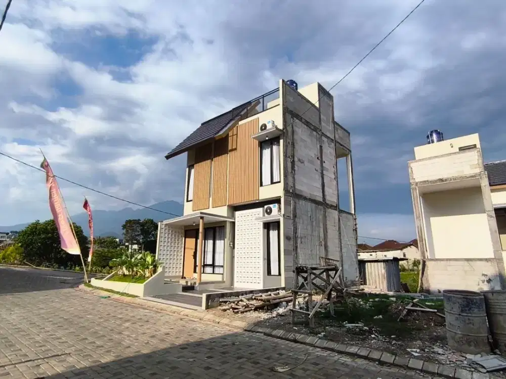 villa modern di kota batu dekat dengan alun alun