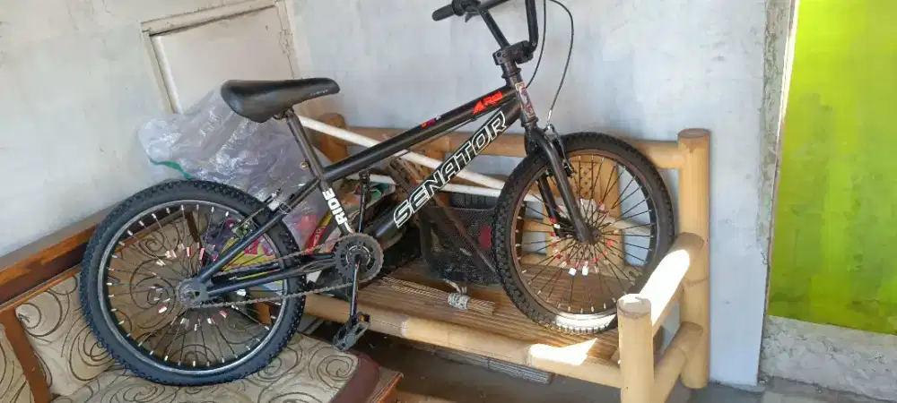 Sepeda BMX senator