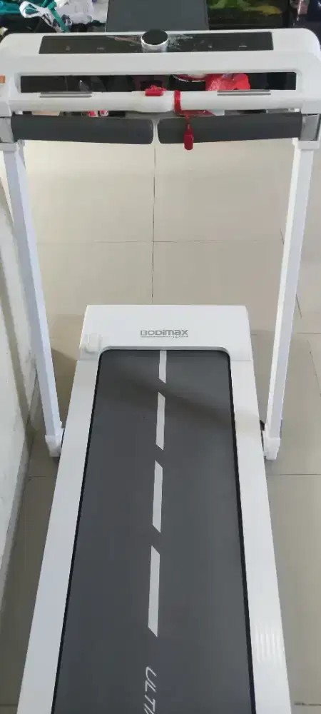 TREADMILL BODYMAX ULTIMA, baru 2 bulan pemakaian
