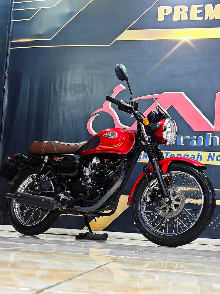 W175 SE Retro clasic super glowing .Anugerah motor rungkut
