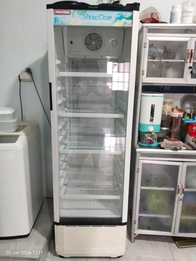 Di jual Showcase Polytron 230 Liter SCN 230 L.