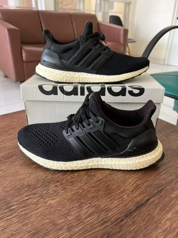 Sepatu Running Adidas Ultraboost 1.0 Black/White Original