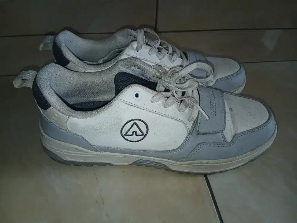 SEPATU AIR WALK 43 ORIGINAL