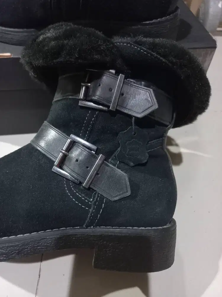 Sepatu Boot Wanita M&S kondisi baik