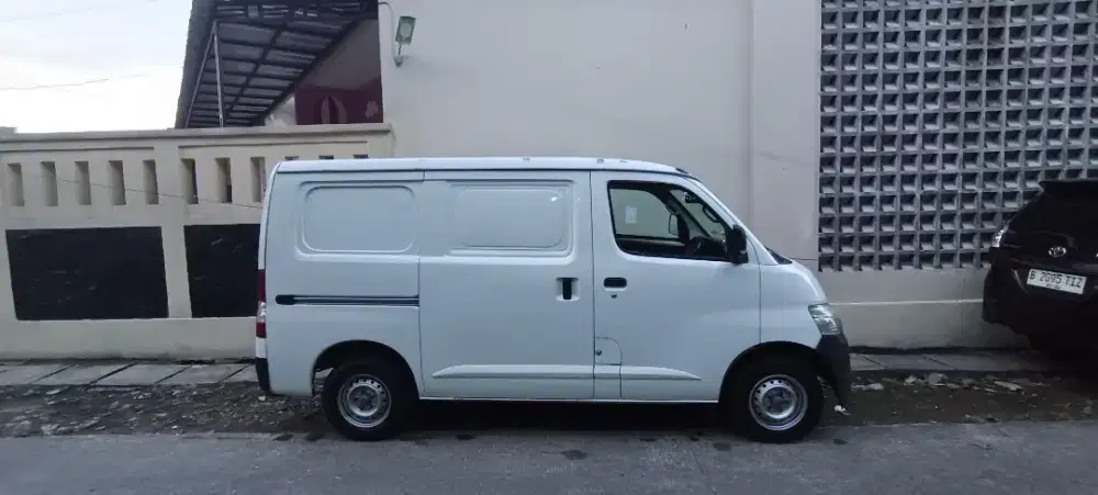 DISEWAKAN MOBIL GRAND MAX BLIND VAN 2019