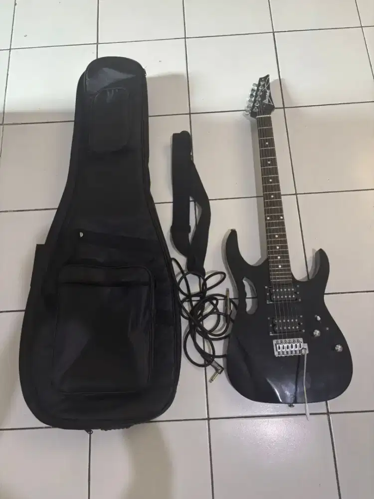 gitar custome masih bagus banget, jarang di pake