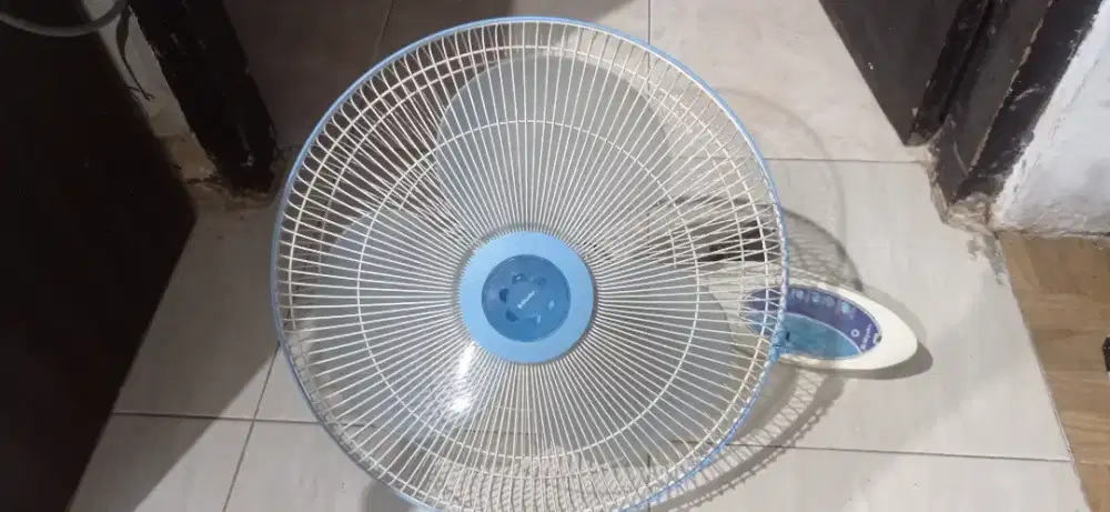 Kipas dinding miyako 16