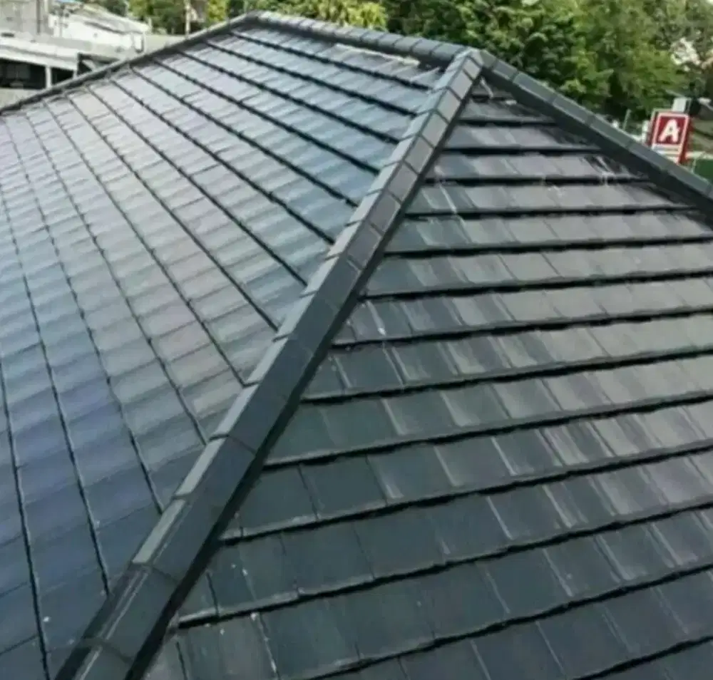 Pemasangan genteng .