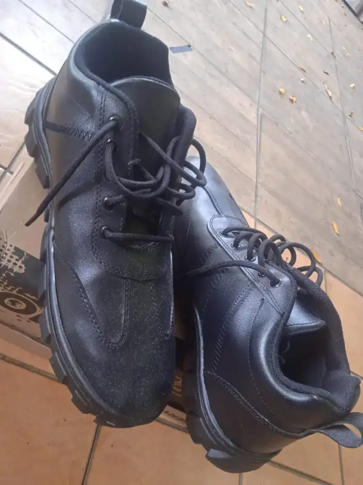 Sepatu kerja ukuran 44-45