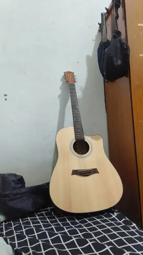 Di jual gitar cowboy ori baru 2 bulan ,