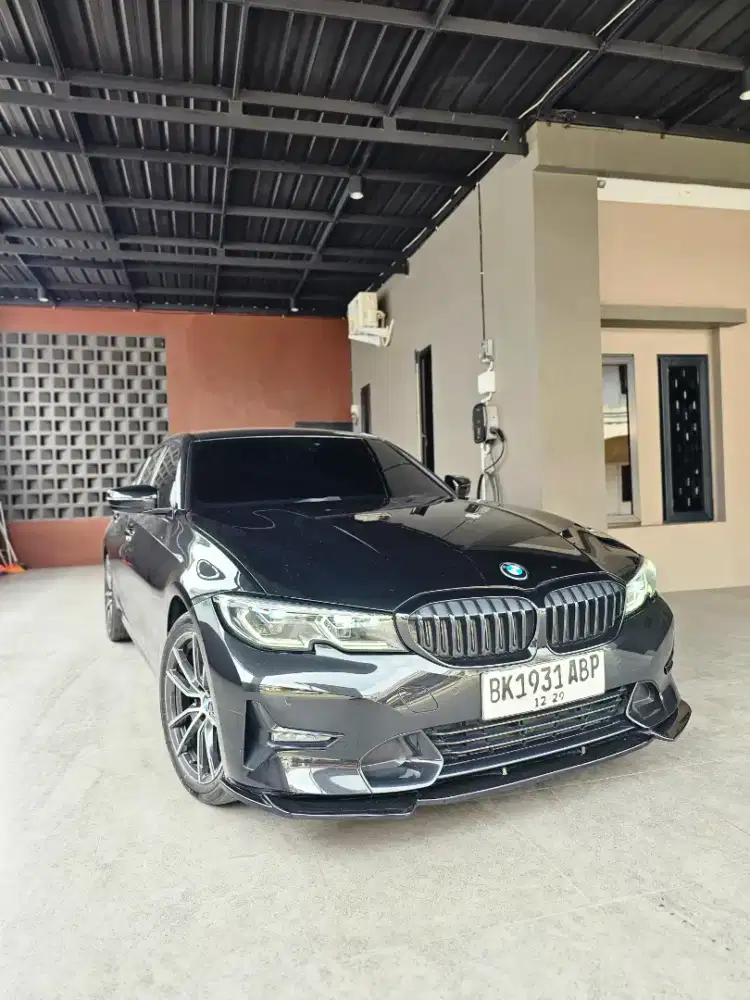 BMW 320 G20 Hitam