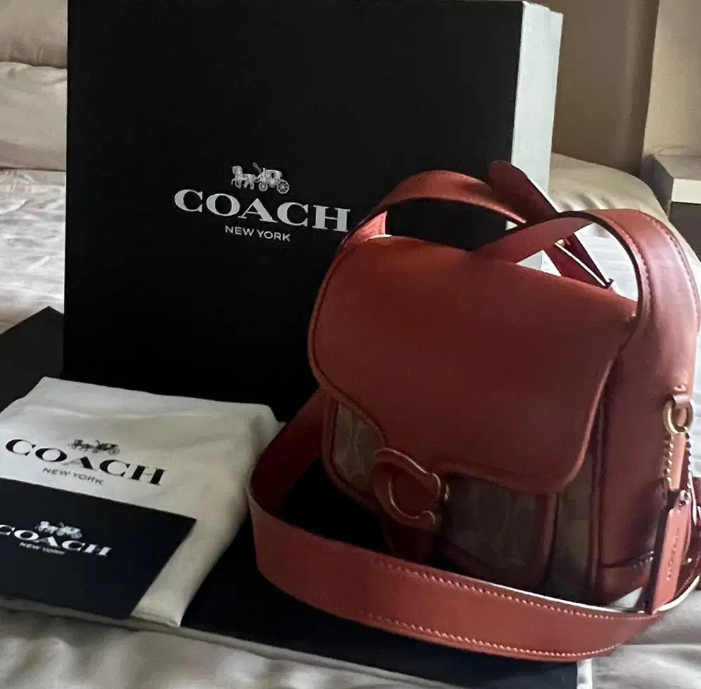 Preloved Tas Coach Tabby 19