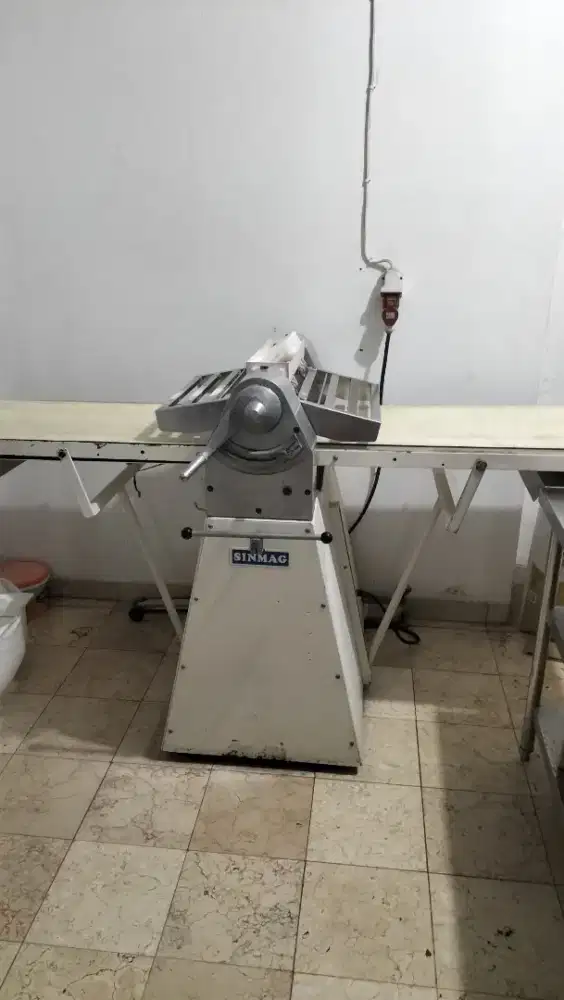Doughsheeter mesin dough sheeter pastry