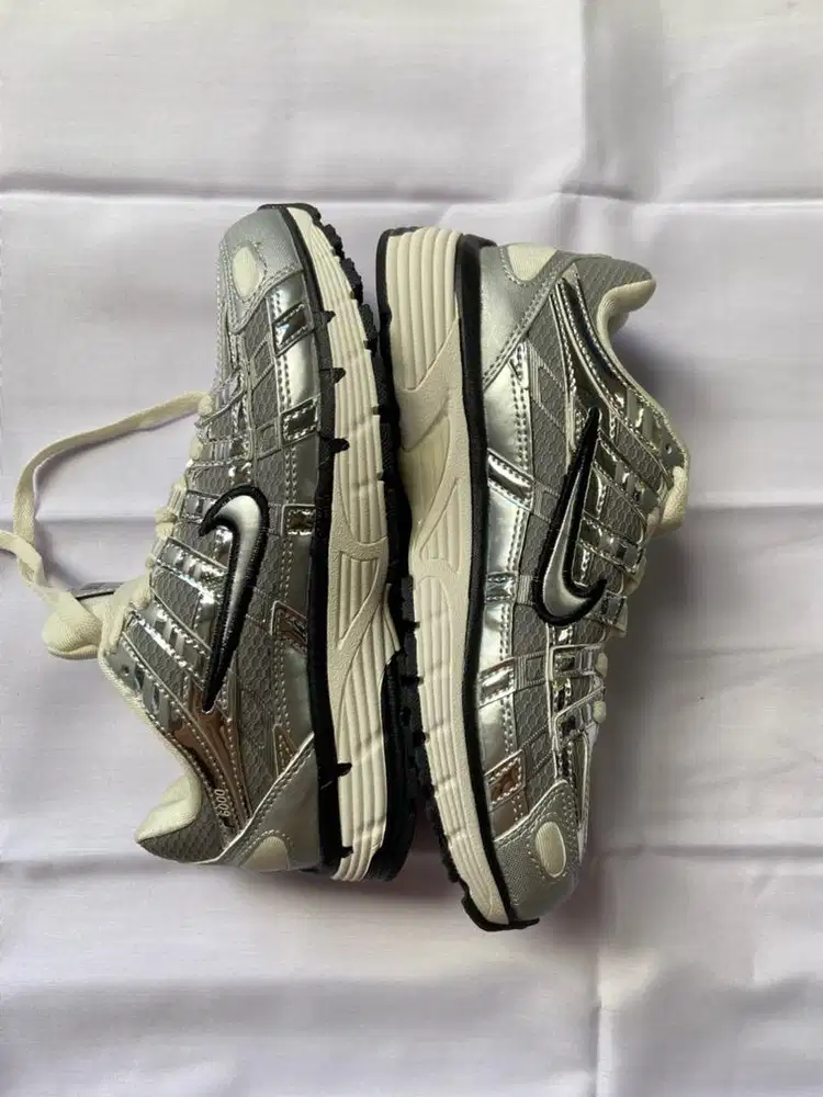 Nike P-6000 Mettalic Silver Seil