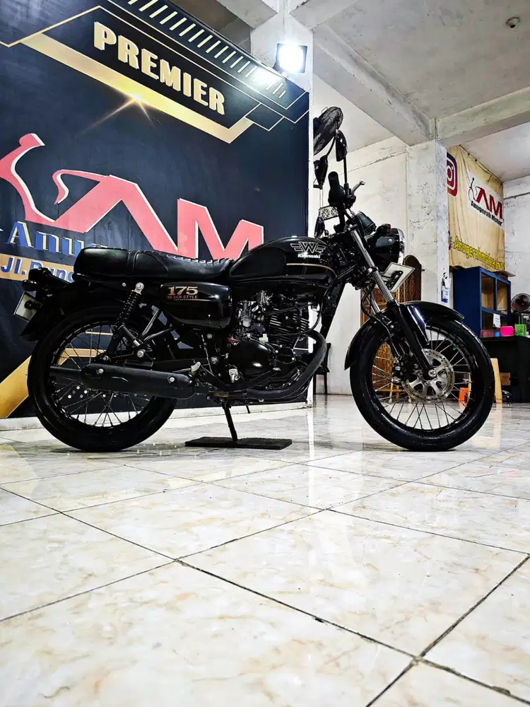Kawasaki W175 SE Black style TH 2023 gas riding
