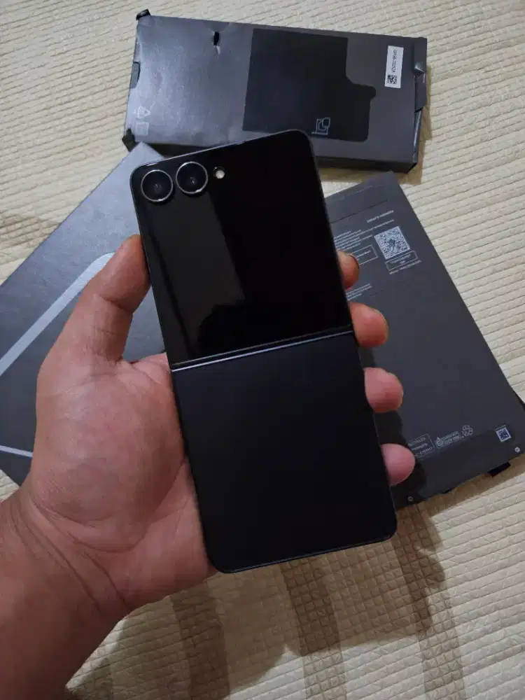 Samsung Z flip 7 8/512 second