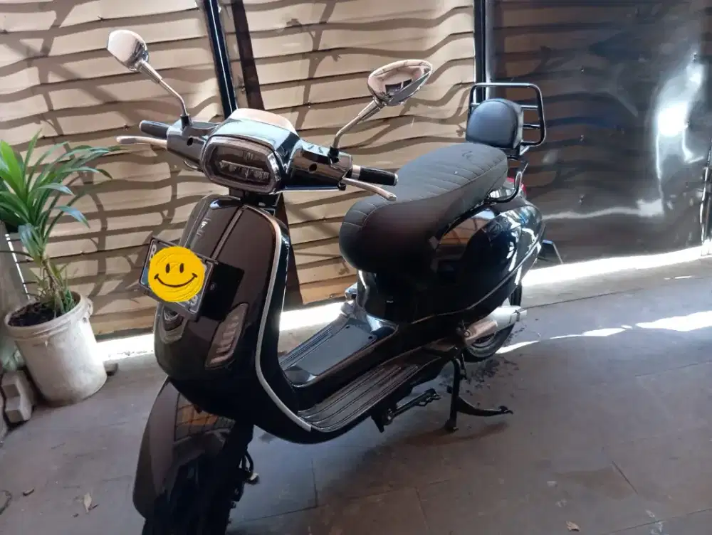 Smoot Zuzu Hitam Motor Listrik