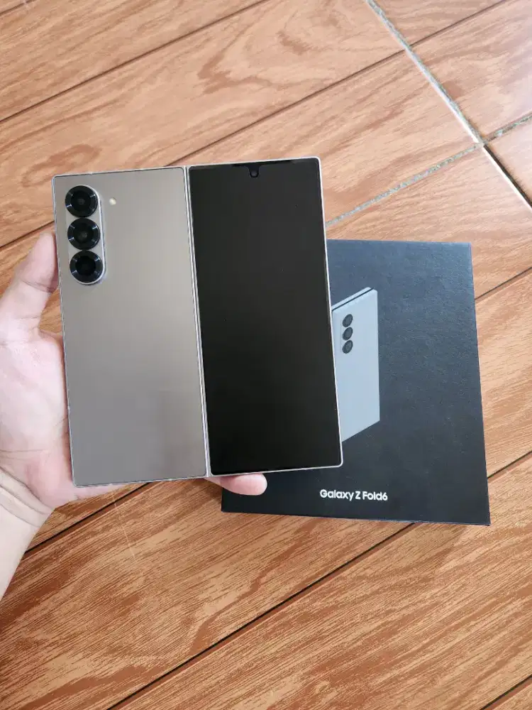 SAMSUNG Z FOLD 6 512GB SILVER SHADOW RESMI SEIN (-bercak tidak ngaruh)