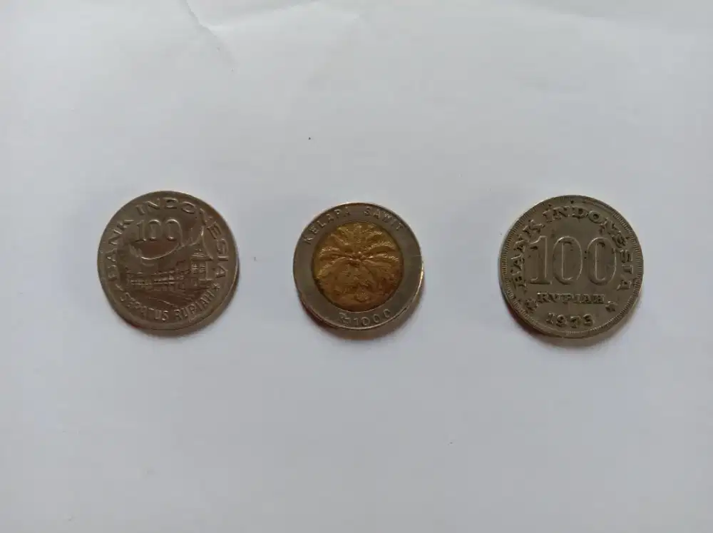 Uang Koin Kuno dari berbagai tahun edar.